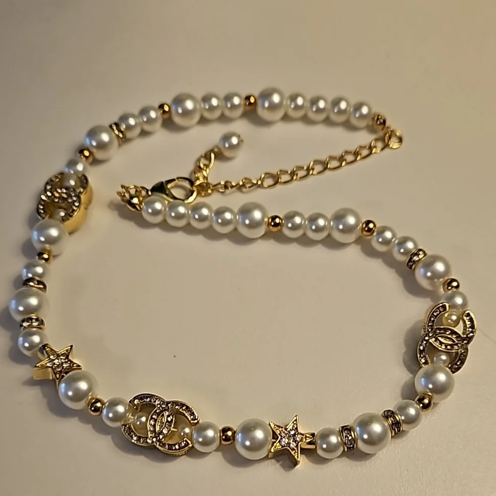 Elegant Pearl and Gold Necklace - Picture 5 of 9